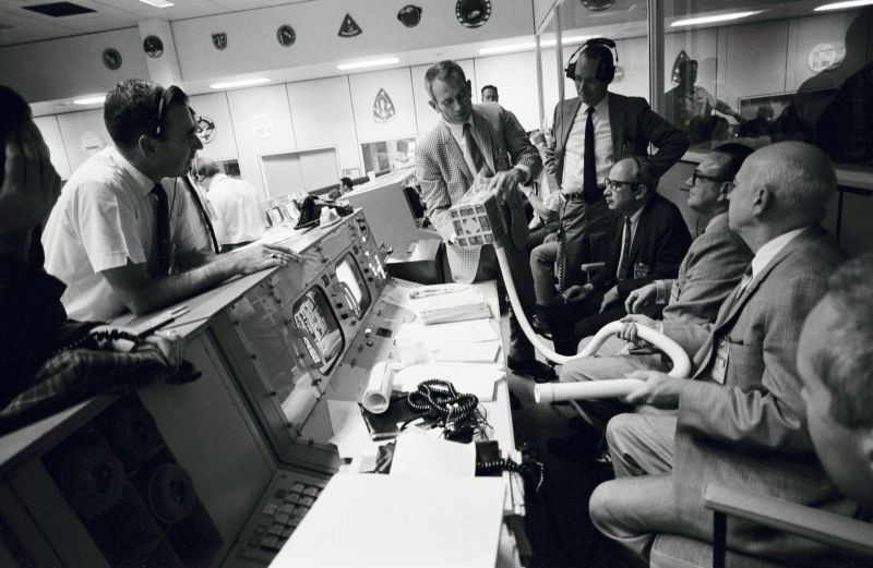File:NASA S70-35013 full.jpg