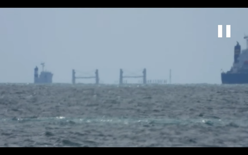 File:Boat horizon zoomed in.png
